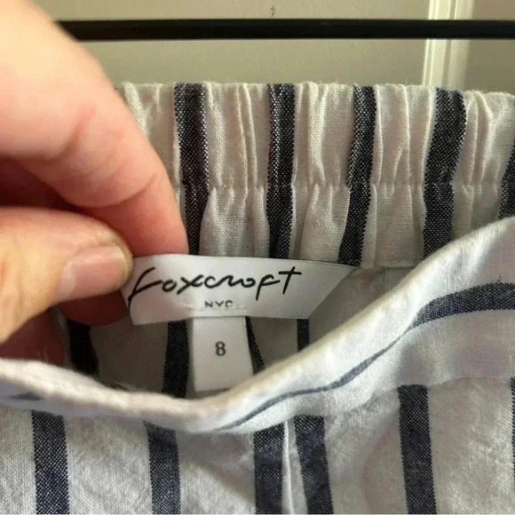 EUC Foxcroft NYC wide leg crop white & navy linen cotton blend pant.Fit like 10 - Picture 4 of 9